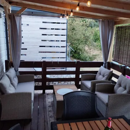 Mobil Bela אתר קמפינג ביוגראד נה מורו